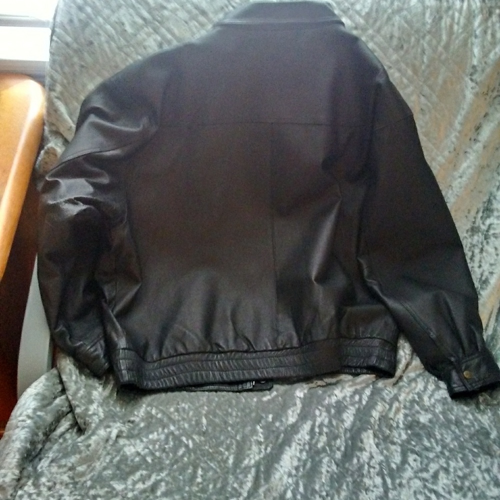Leather jacket - Picture 2 of 3